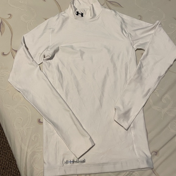 Fitted underarmour full sleeve tee - Picture 1 of 3